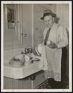 The other day a magazine story told what had becomes of Amos Rusie, the great pitcher of the New York Giants back in the 90's. Here is how he looks today, in his Seattle home, as he washes and wipes the dishes and, all the time, looks at one of the baseballs with which he scored a victory.