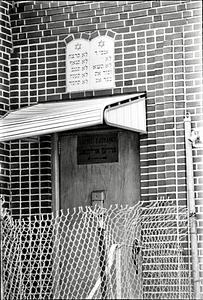 Ladies entrance, Shurtleff Street shul