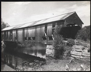 Old covered bridge over Saco River, M.E.