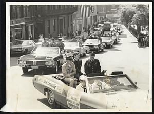 Vets parade up Park St. to state house
