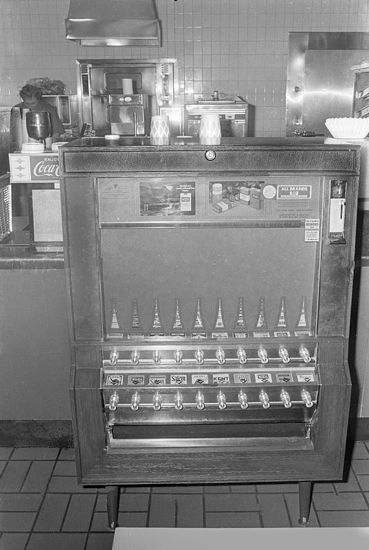 Cigarette machine