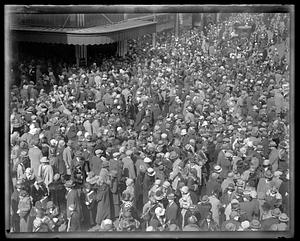 Shoppers crowd Washington St. during the holidays