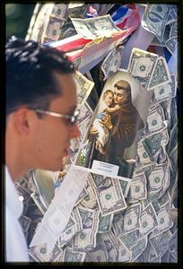 Boston - N. End 2002: A statue bearer pauses during the procession of St. Anthony's Feast