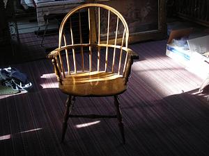 Bow-back Windsor arm chair