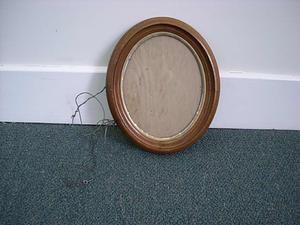 Oval frame gilt insert