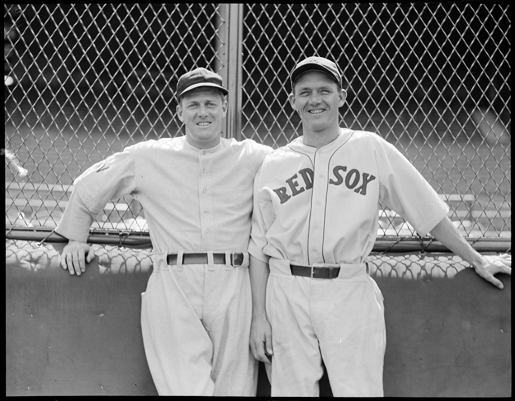 Al Thomas of the Senators and Fritz Ostermueller of the Red Sox