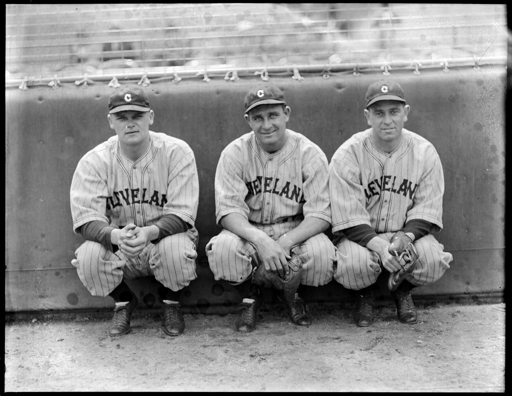 Cleveland Indians - Joe Vosmik (l) unident. - unident.