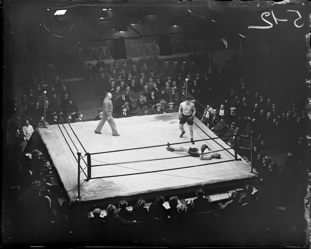 Al Grayson knocks out his first man as professional at the arena