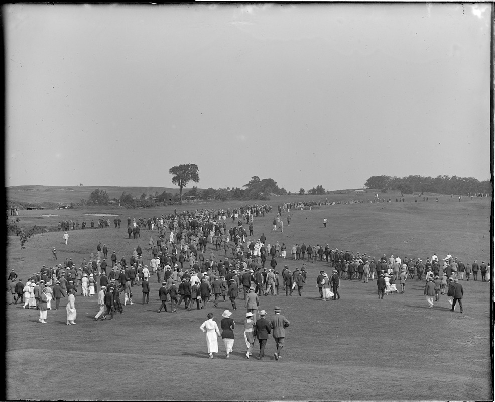 Big crowd; Belmont golf match