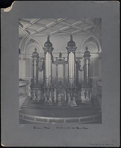 Boston, Massachusetts, organ in the old Music Hall