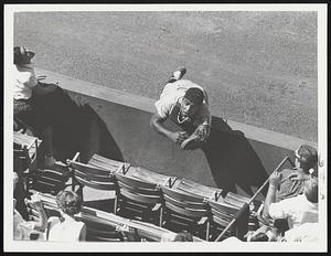 Sox vs Twins 4th inning Earl Battery makes game try for Stuart Pop foul he later hit 2 run homer.