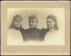 Three women (mother and two daughters, possibly Nettie Kunhardt on left