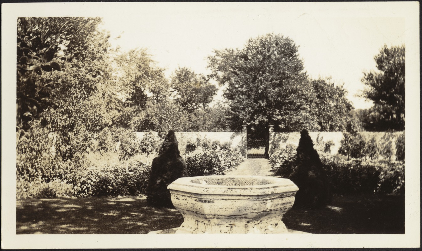 Dipping pool in French Garden; Serpentine Wall