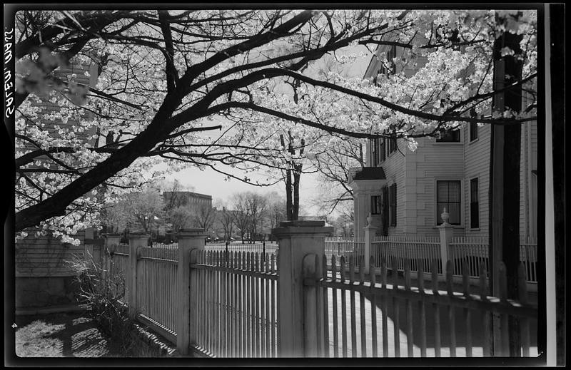 Salem, Washington Square, exterior