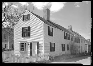 Marblehead, Flatiron House, spring