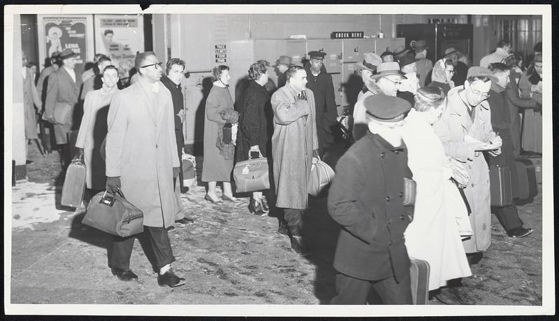 10 hr. late Merchant Limited land 300 people at South Station.