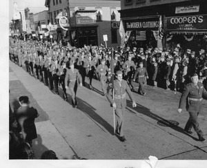 WWII victory parade, Main St, GIs marching home