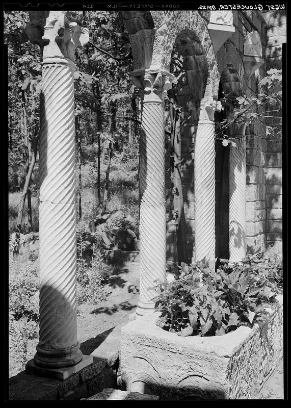 Garden Pillars, West Gloucester