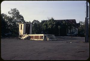 Hyde Prk Ave old trailer porch