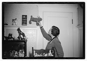 Miss Liddie A Livevey, collector of miniature dogs, 400, 1 live one