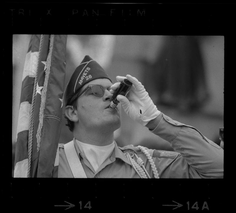 July 4th veteran's ceremony: Color guard sneaks a drink, Fenway