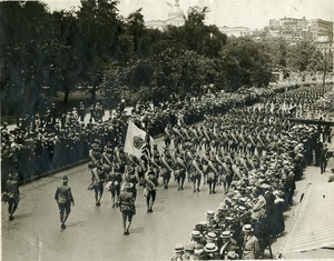 Massachusetts Infantry marching down Tremont Street, Boston, Ma., 1916
