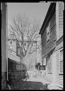 Alley of Washington Street