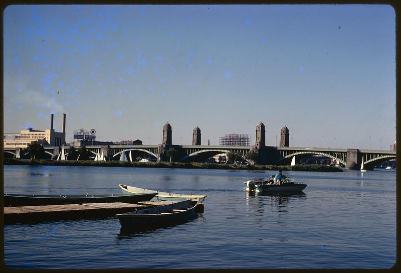 Longfellow Bridge, Cambridge in the background