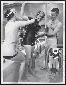 Billy Porter of Cambridge, center, assisted into tour harness by her instructor, Frank Scalli, and fellow diver, Elaine Kavroll, also of Cambridge - at Agua Sports Ctr. Natick Scalli is manager at chief instructor there.