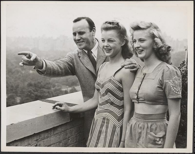 Beauty contestants see New York