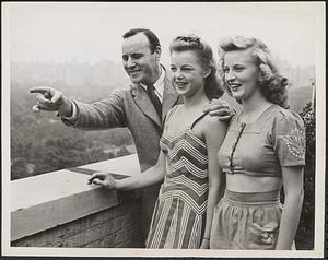 Beauty contestants see New York
