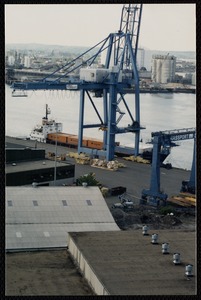 Container crane at Moran Terminal