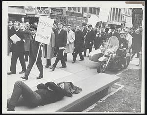 Uninterested gentlemen sleeps through yesterdays demonstration on Common
