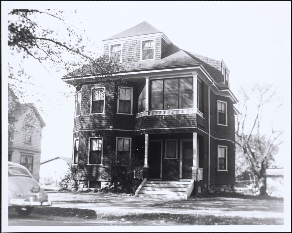Two-family house, 105-107 Chestnut Street