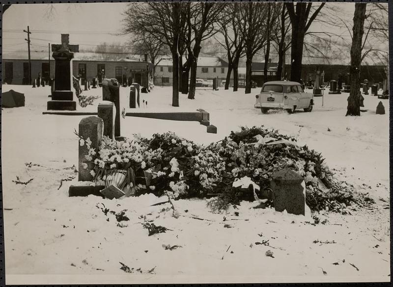 Pauline Riley, Revere (grave)