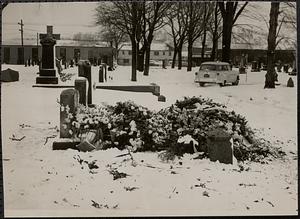 Pauline Riley, Revere (grave)