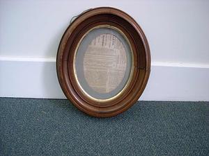 Oval frame gilt insert