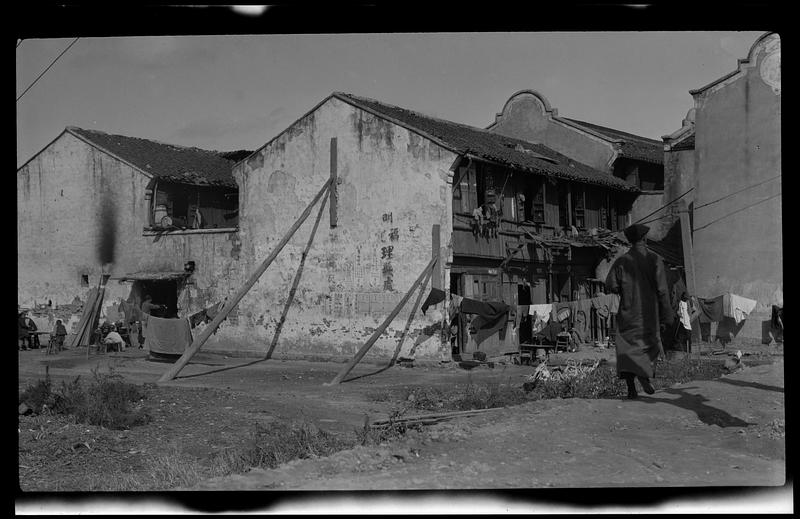 buildings-with-laundry-drying-outside-digital-commonwealth