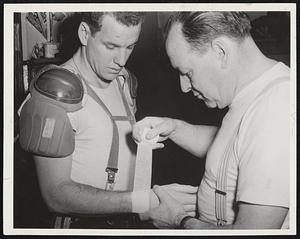Ed Sandford gets his wrist taped by Win Green.