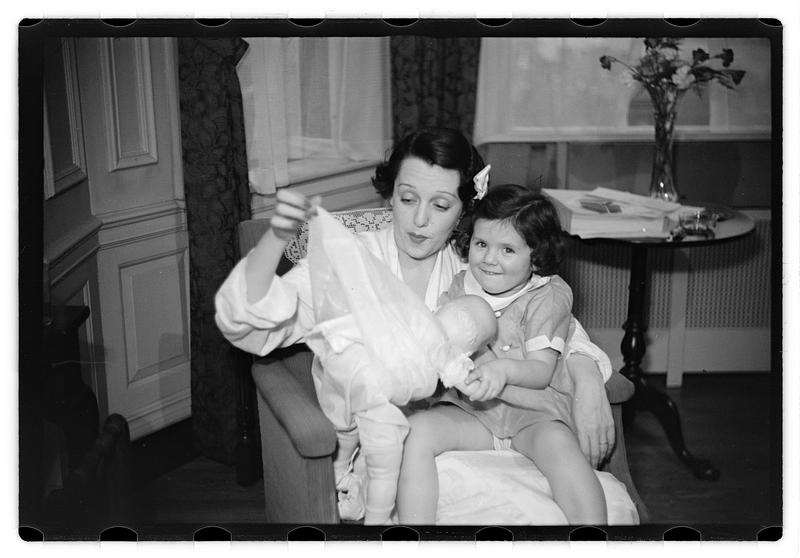 Bebe Daniels and family