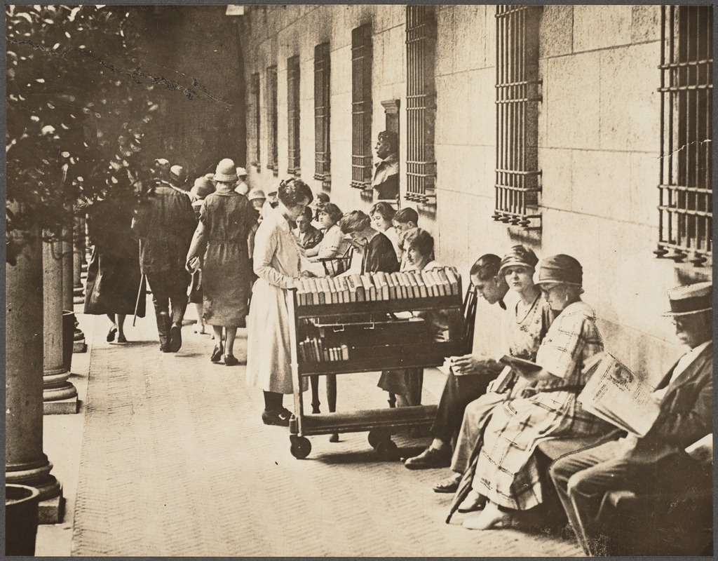 Boston Public Library, Copley Square. Courtyard: summer reading