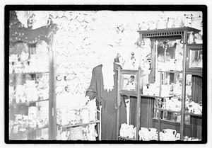 Mrs. Lue Stuart Wadsworth, collector of rare pitchers