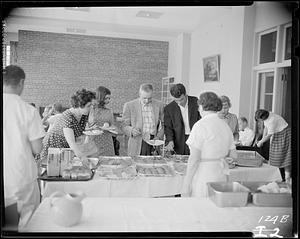 Getting food at Parents Weekend, spring 1960