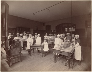 Everett School - interior - cooking class