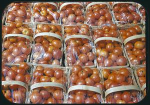 Display of packaged tomatoes