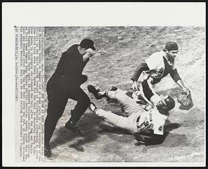 Carry Cut Down at Home Plate--Rico Carty of the Milwaukee Braves is tagged out at home plate by Clay Dalrymple of the Phillies in the third inning tonight at Philadelphia attempting to score from third base when Henry Aaron hit the ball to shortstop Bobby Wine. Wine threw to Dalrymple who dropped the ball after the tag and Umpire Tony Venson called Carty safe. An argument followed with Venzon calling on first base Umpire Doug Harvey for his decision. Harvey ruled that the ball was dropped after the tag and that Carty was out, so Venzon reversed his original decision. Ball can be seen falling from catcher's fingers.