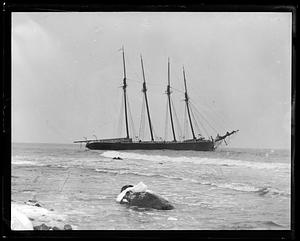 Four master Camilla May Page goes ashore on rocks in Little Harbor, N.H.