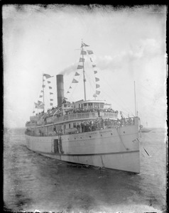 Dorothy Bradford' starboard bow