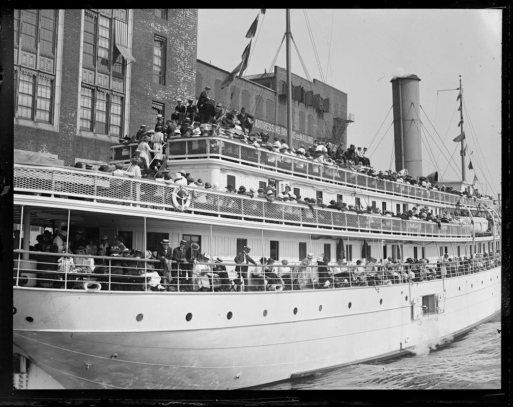 Big crowd bound for Provincetown by boat: Dorothy Bradford