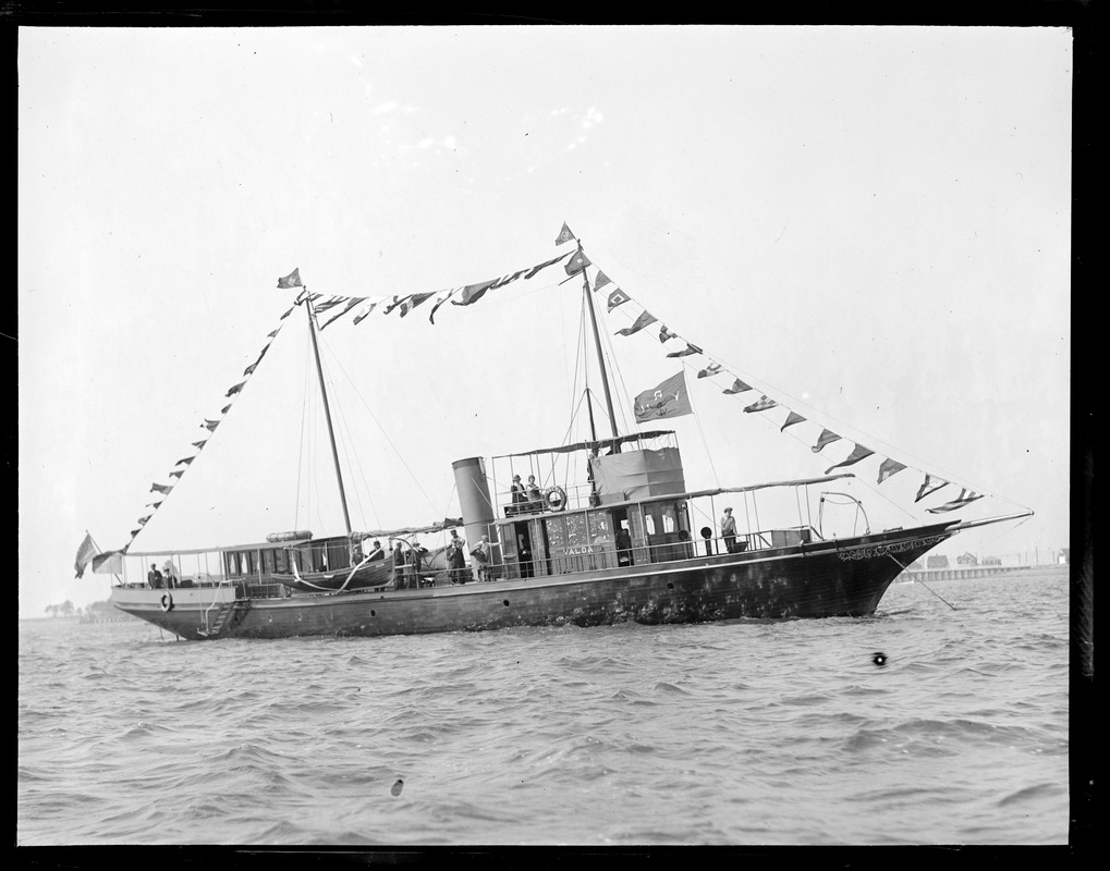 Steam yacht Valda flies YRU flag